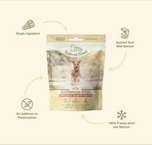 Load image into Gallery viewer, Badlands Ranch Freeze Dried Bites 100% Salmon package with dog, highlighting single ingredient and nutritional benefits.