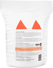 Load image into Gallery viewer, Boxiecat Extra Strength Premium Clumping Clay Cat Litter packaging showcasing odor control features and veterinarian recommendation.